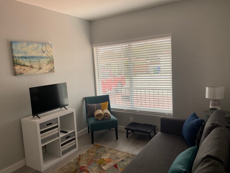 Building Photo - 2820 SW 1st St