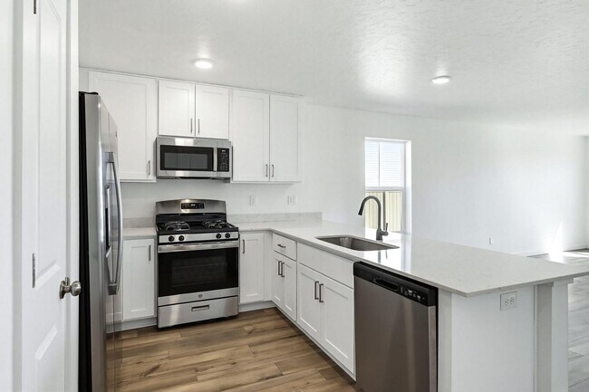 Building Photo - Stunning 4-Bed Home with 3-Car Garage in Cirrus Pointe – Caldwell