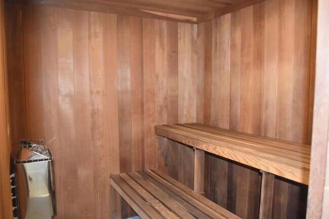 Building Photo - 1238 Hillsboro Mile