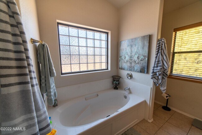 Building Photo - Westside 4 Bed, 2.5 Bath House with A/C & 2-Car Garage Near NAU & CCC! Students & Pets OK! Aug 10th!