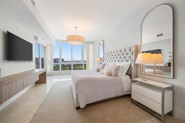 Building Photo - 100 South Pointe Dr