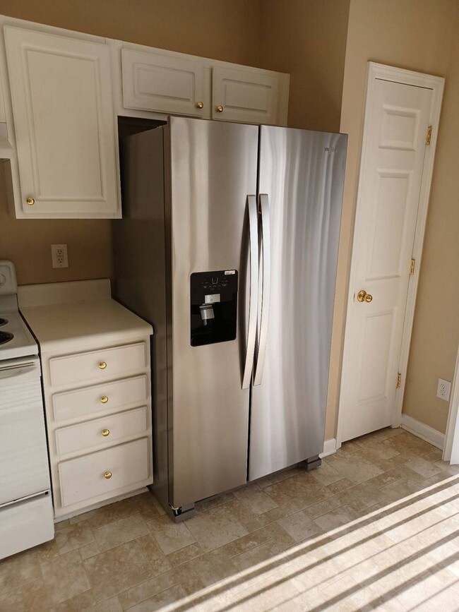 Building Photo - Fresh Paint is Scheduled! Lovely 3 Bedroom...