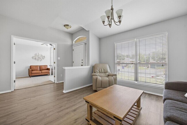 Building Photo - 1202 Highland Dr