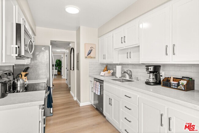 Building Photo - 457 Coast Blvd