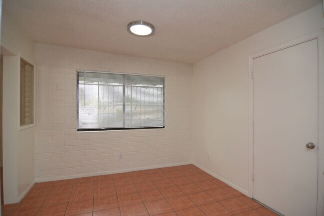 Building Photo - Charming 4 Bedroom 2 Bath House! South Tucson Location! Close to the 1-19!