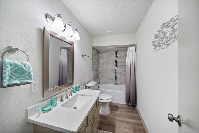 Building Photo - 4126 San Jacinto Dr