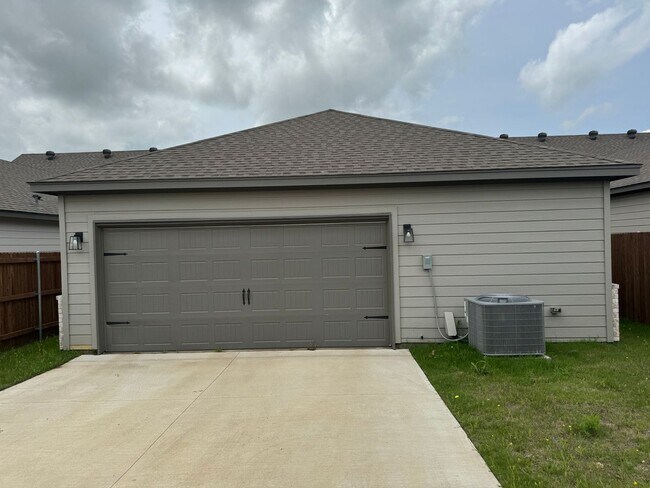 Building Photo - 688 The Cottages Dr