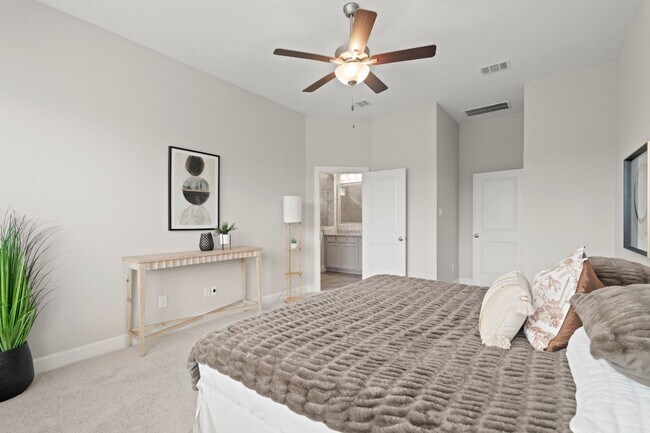 Building Photo - 6919 Myrtle Dr