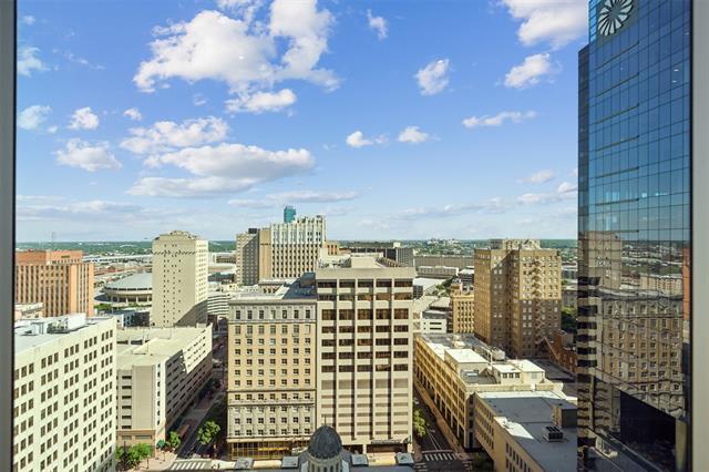 Building Photo - 500 Throckmorton St