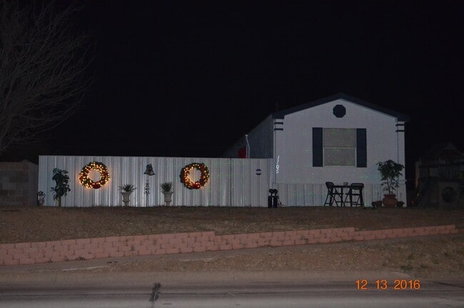 Building Photo - 1105 N Lamesa Rd