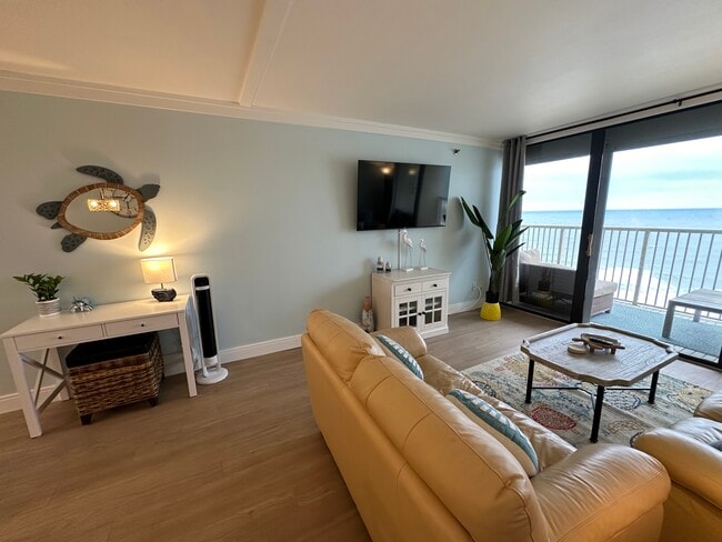 Building Photo - Pelican Watch