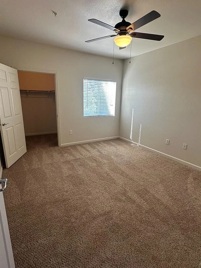 Building Photo - Beautiful 2 Bedroom 2 Bathroom in Roseville!