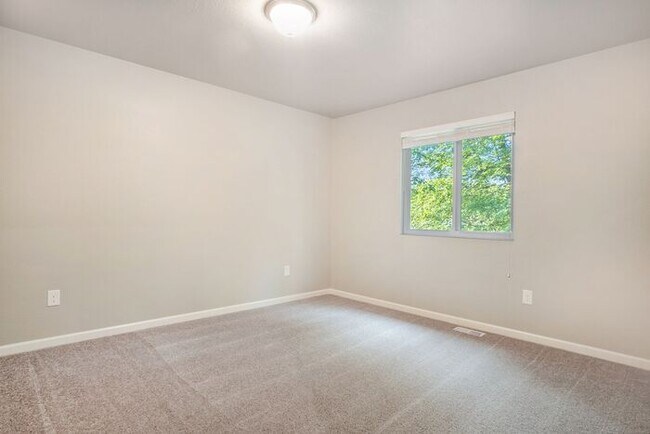 Building Photo - 15088 Krueger St