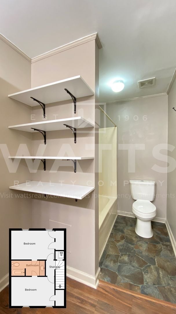 Building Photo - 2 Bedroom Southside Townhouse