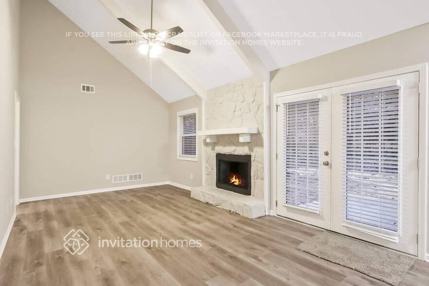 Building Photo - 3382 Saxony Way