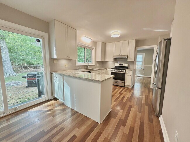 Building Photo - SINGLE FAMILY HOME.