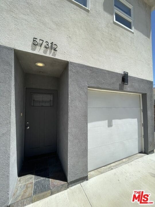 Building Photo - 5733 1/2 Fulcher Ave