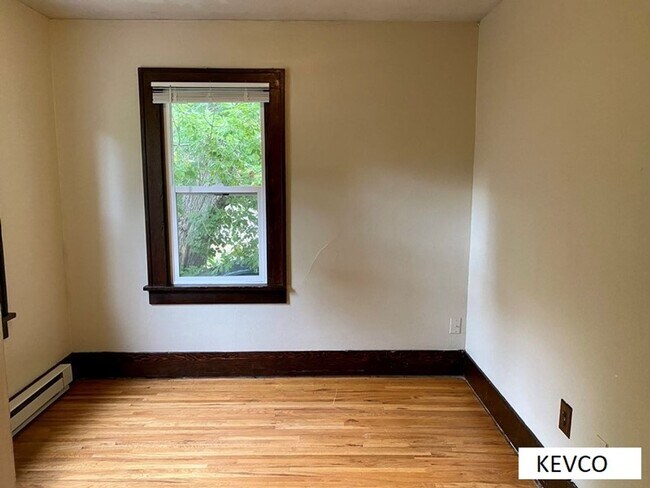 Building Photo - 208 E Pitkin St