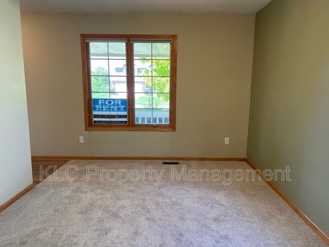 Building Photo - 15104 Hawthorn Dr