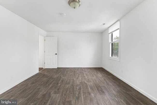 Building Photo - 211 Broad St