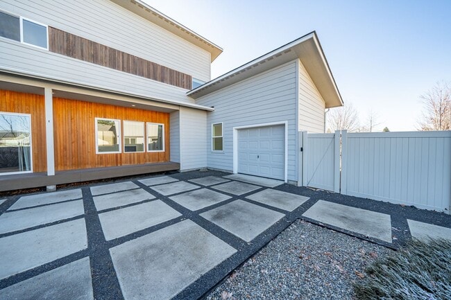 Building Photo - Beautiful Modern Home In Liberty Lake