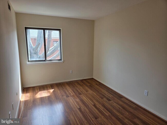 Building Photo - 813 Red Lion Rd