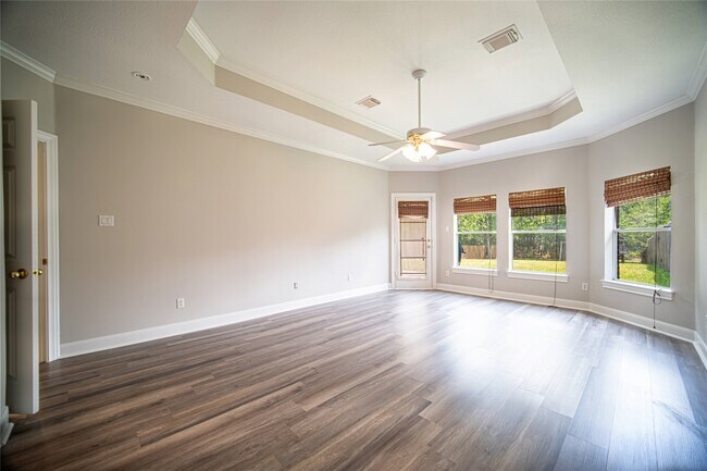 Building Photo - 4423 Lakeshore Forest Dr