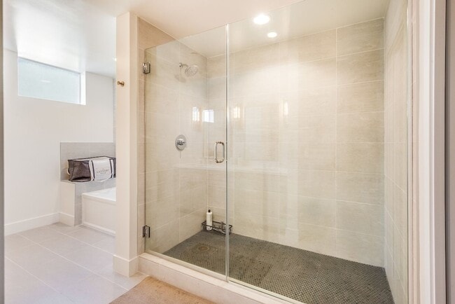 Building Photo - Newly build 3 bedroom South Redondo Townhome