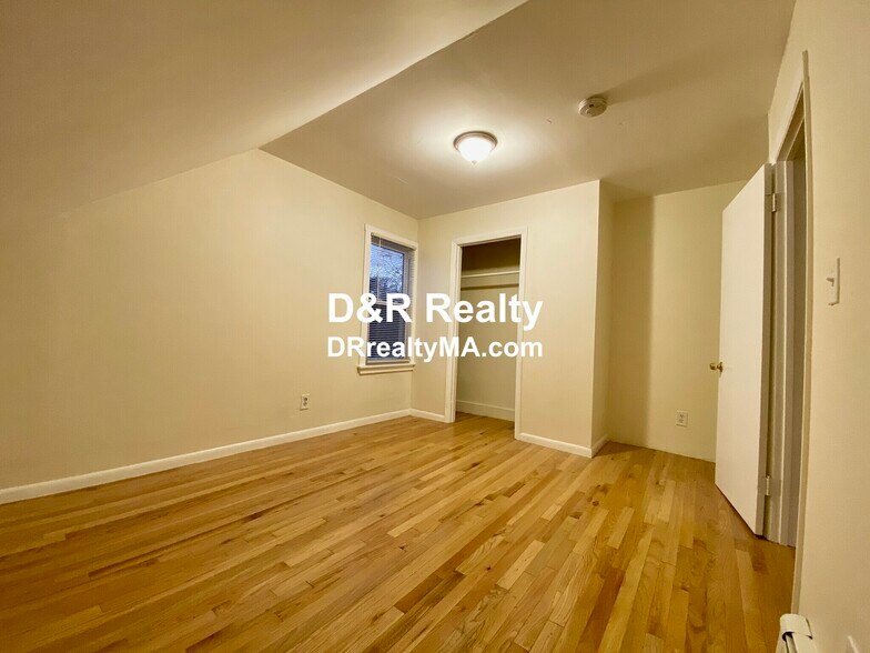 Building Photo - 185 Beacon St