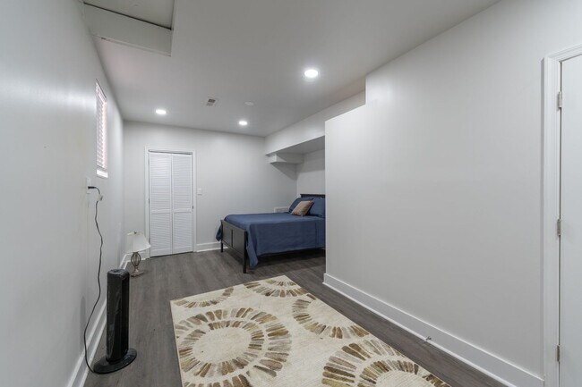 Building Photo - 918 Ramsay St
