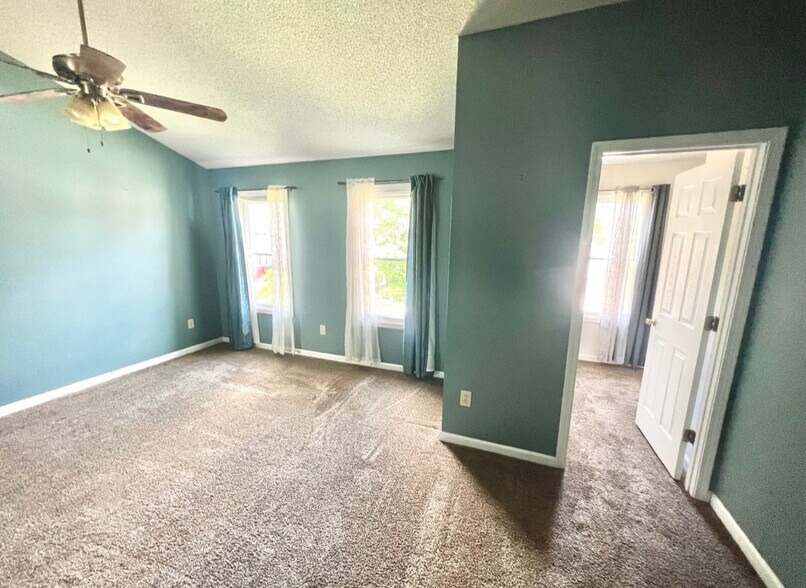 Building Photo - Room in House on Wilkie Way NW