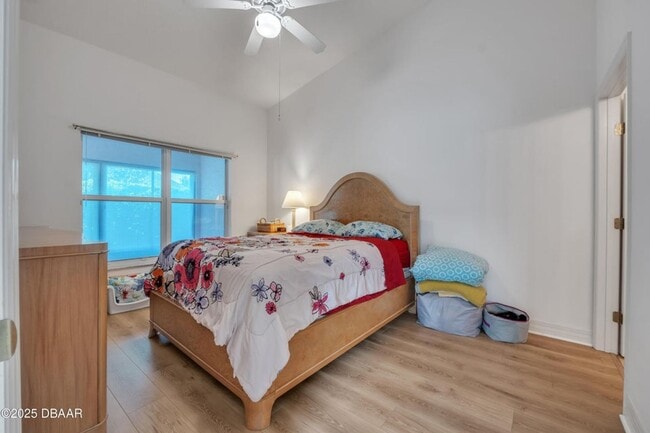 Building Photo - 1412 Coconut Palm Cir