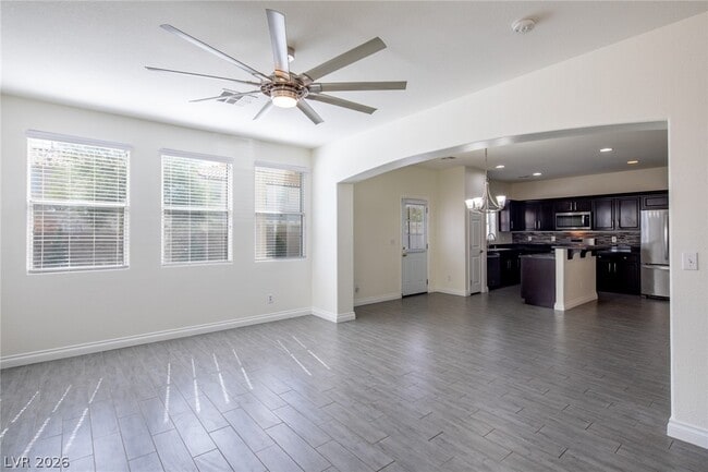 Building Photo - 1068 Crescent Falls St