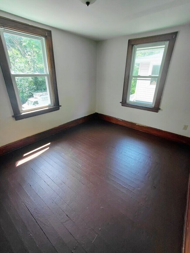 Building Photo - 98 E Mapledale Ave