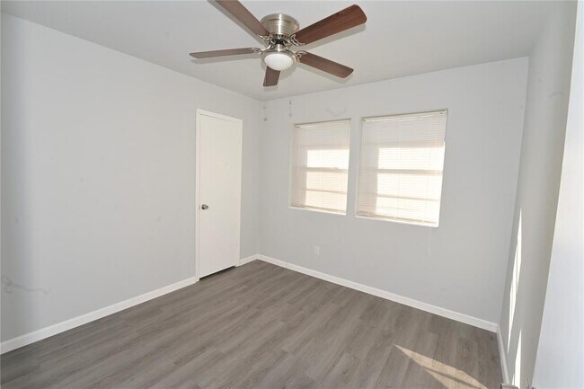 Building Photo - 112 Forestwood Dr