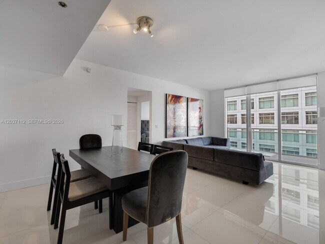 Building Photo - 950 Brickell Bay Dr
