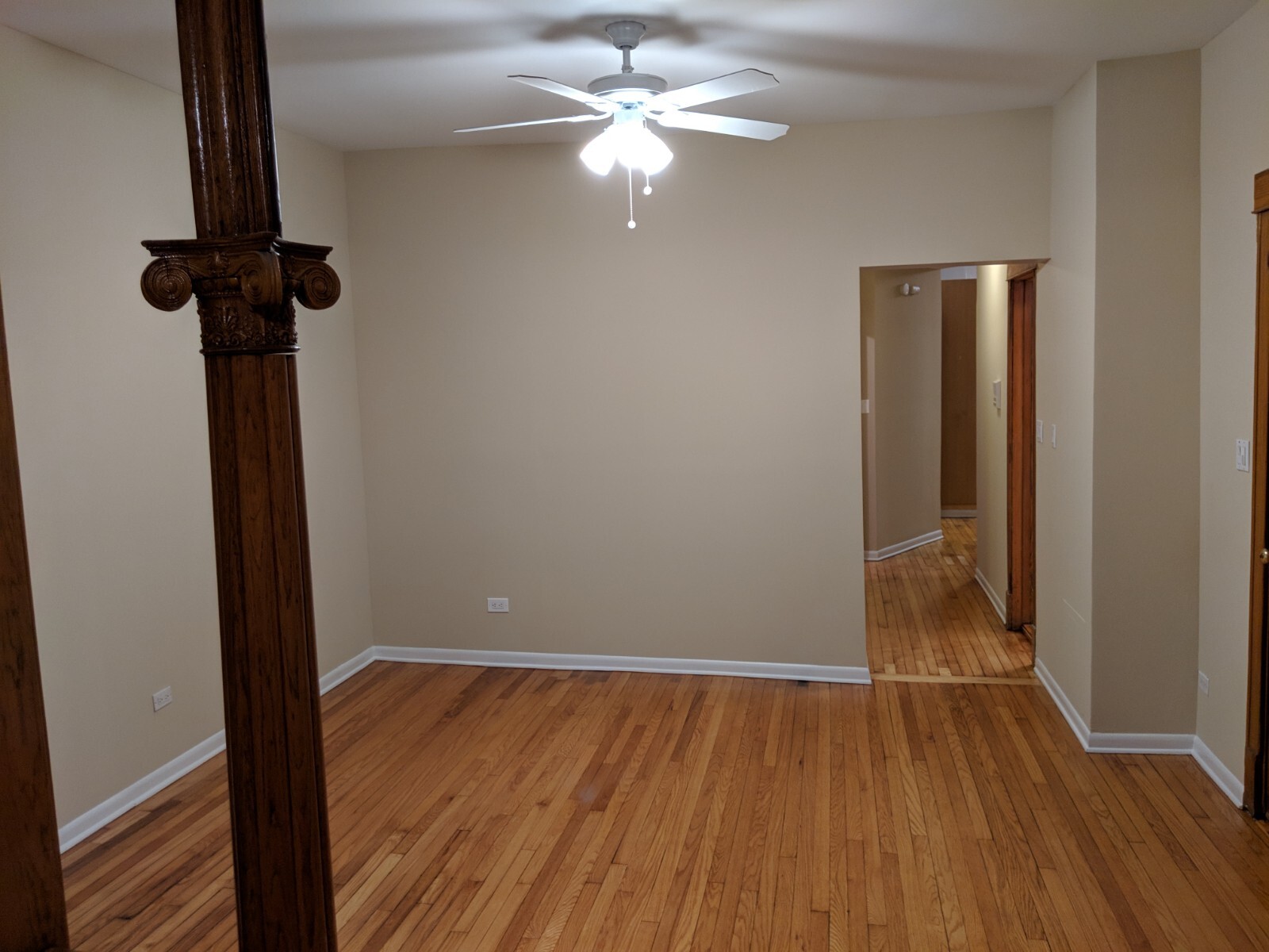 Building Photo - 3838 N Kenmore Ave