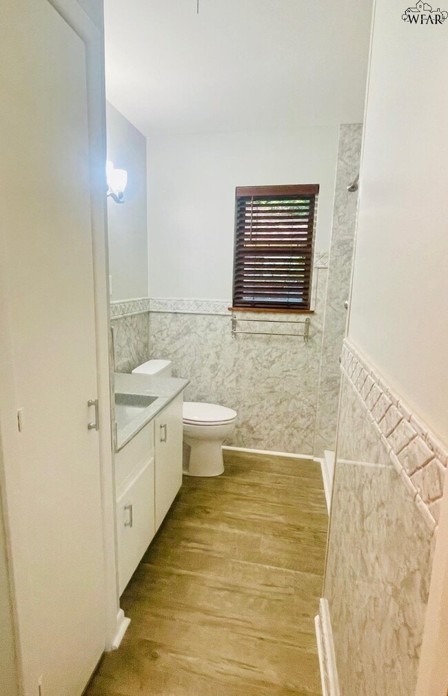 Building Photo - 106 E Jefferson Ave