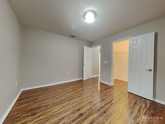 Building Photo - 415 Carriage Crossing Cir