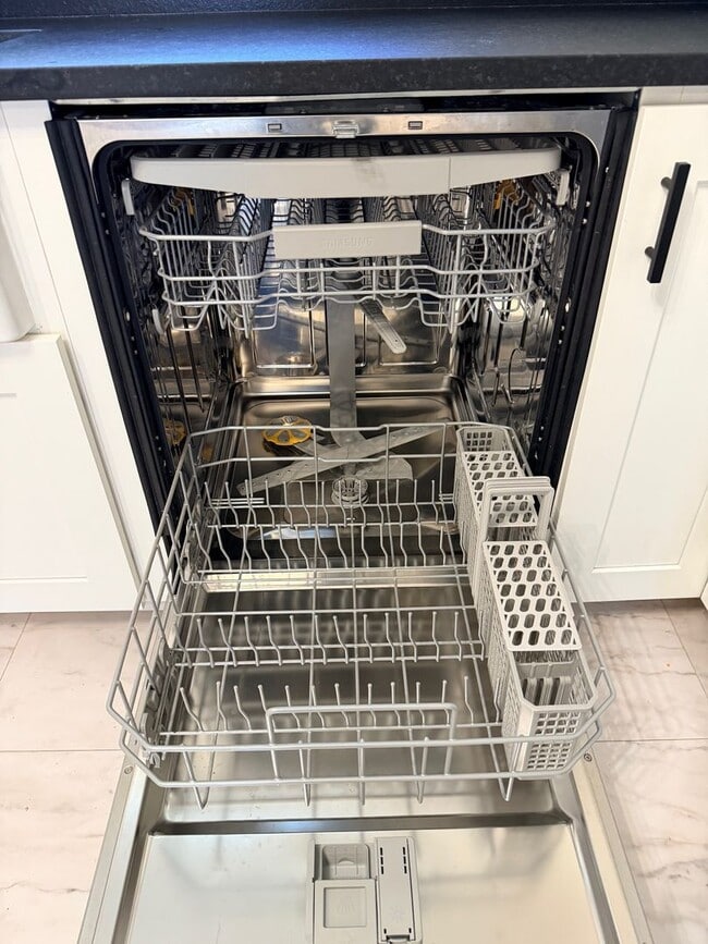 Building Photo - 205 Saluda St