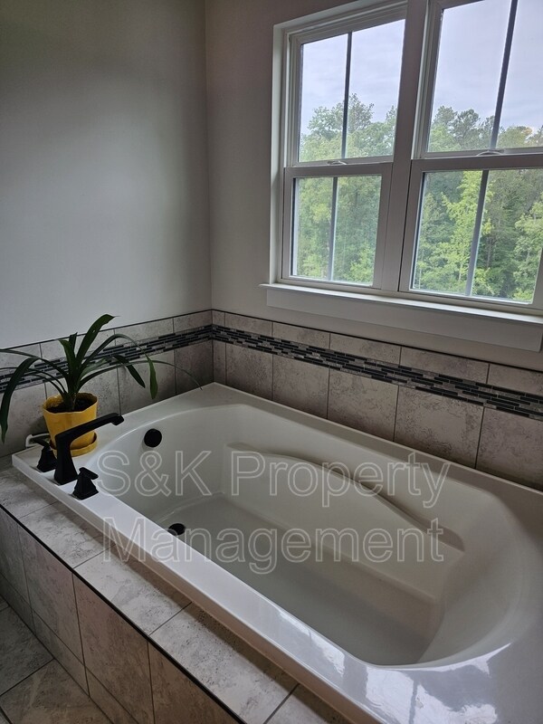Building Photo - 9541 Viburnum Dr