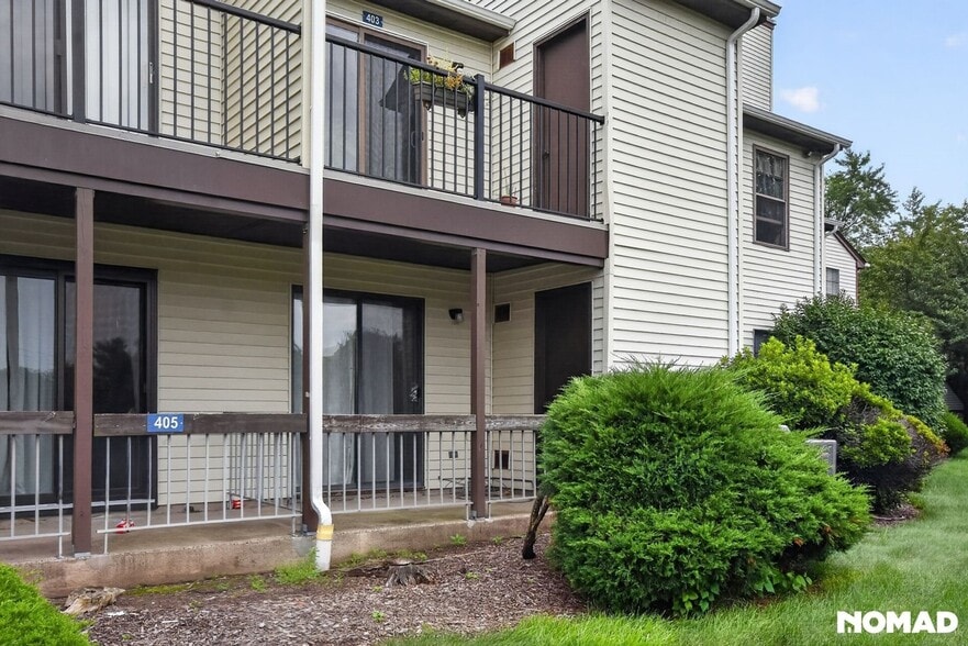 Building Photo - 404 Woodbridge Commons Way