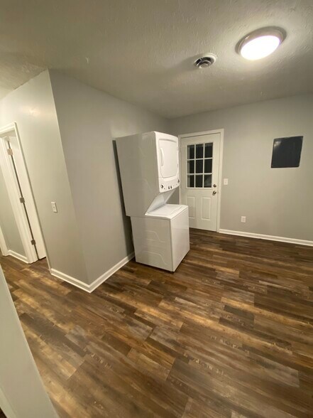 Stack washer/dryer view 1 - 1205 Redden Ln