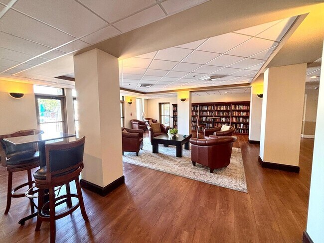 Building Photo - 9440 Poinciana Pl