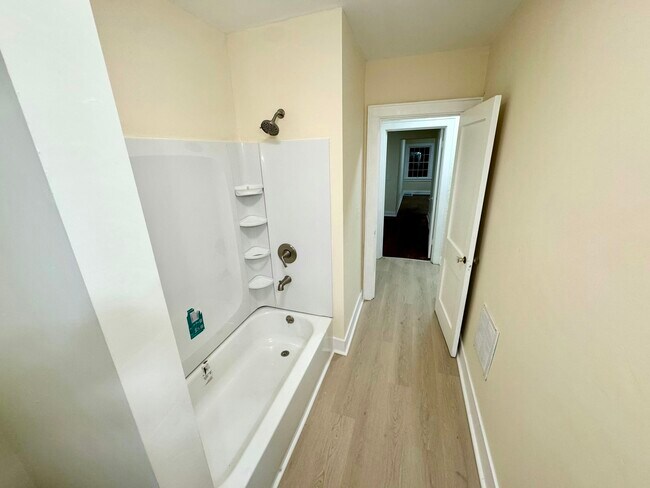 Building Photo - 1923 Freeman St