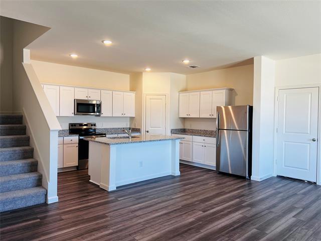 Building Photo - 2217 Pioneer Dr