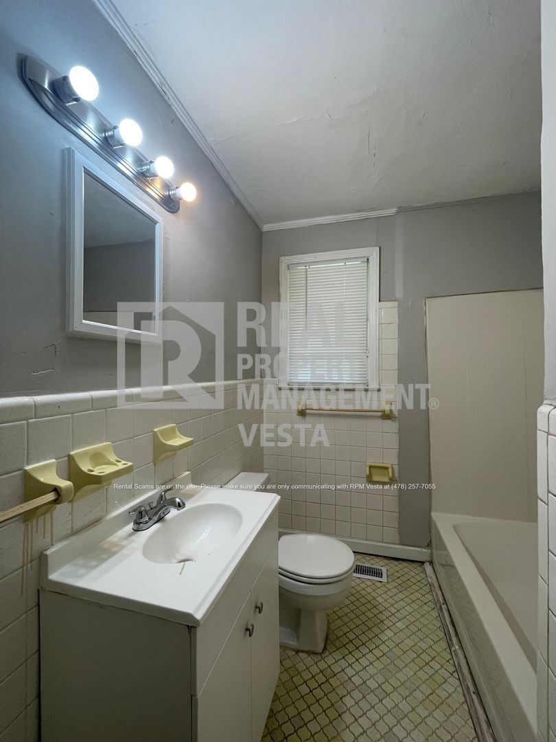 Building Photo - 3242 Toole Dr