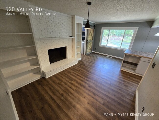 Building Photo - 520 Valley Rd