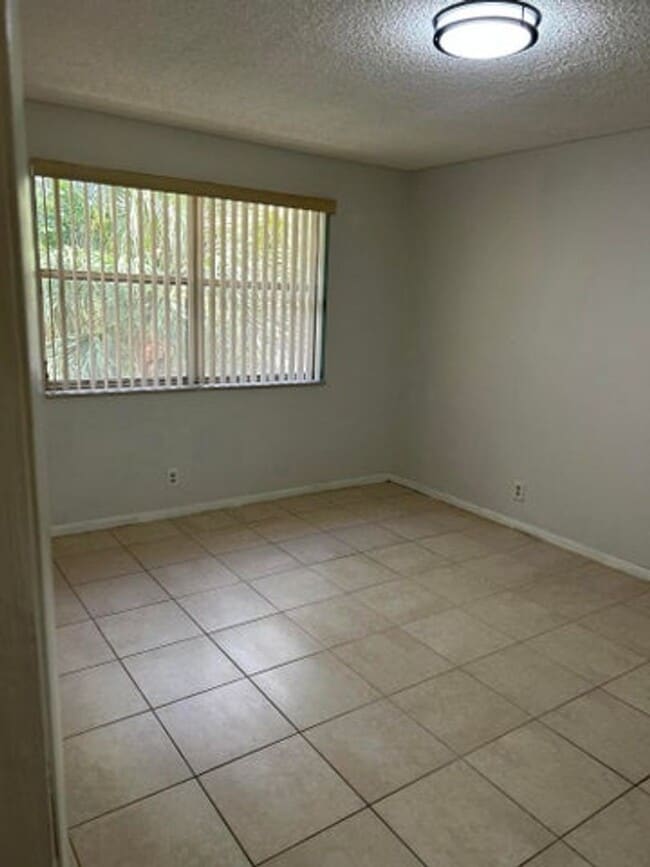 Building Photo - 8781 Wiles Rd