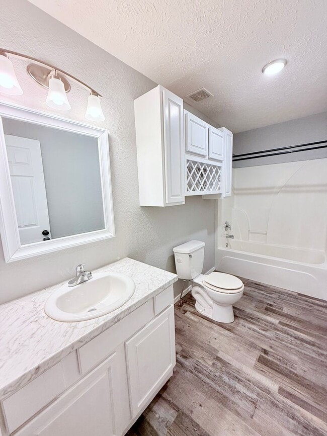 Building Photo - Bent Tree Subdivision - 4 BR - 2 Living Areas - 3 Car